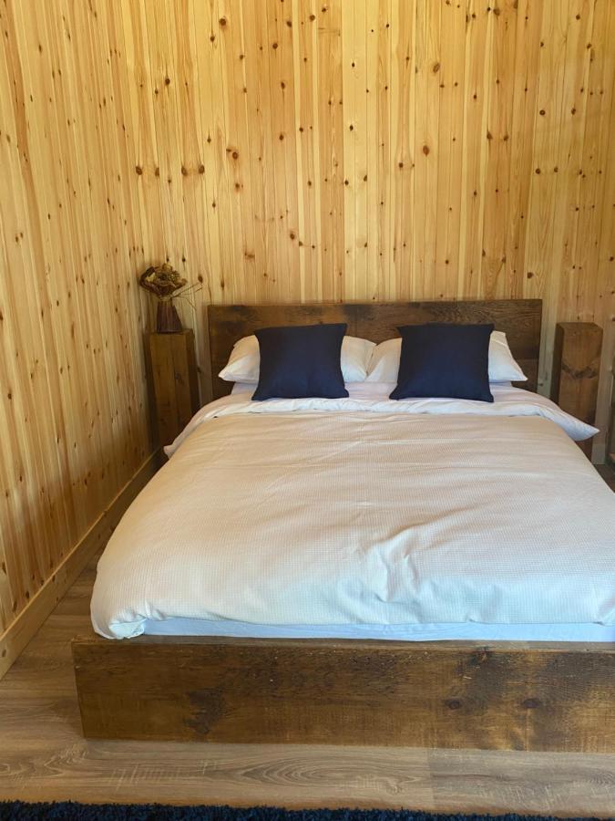 Kingfisher Cabin - Wild Escapes Wrenbury Off Grid Glamping - Ages 12 And Over Baddiley 외부 사진