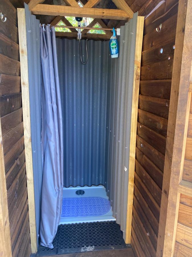 Kingfisher Cabin - Wild Escapes Wrenbury Off Grid Glamping - Ages 12 And Over Baddiley 외부 사진