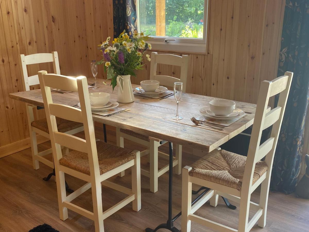 Kingfisher Cabin - Wild Escapes Wrenbury Off Grid Glamping - Ages 12 And Over Baddiley 외부 사진