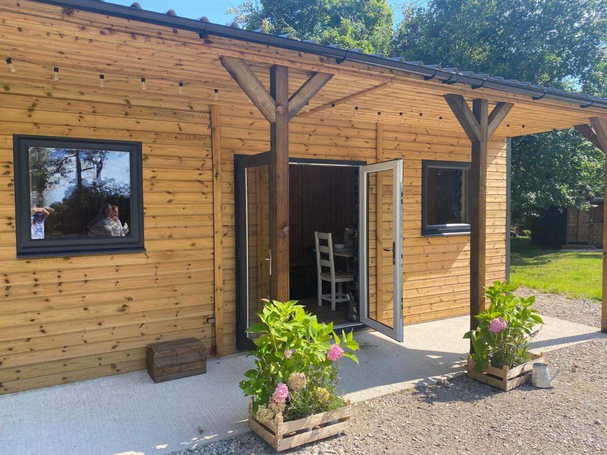 Kingfisher Cabin - Wild Escapes Wrenbury Off Grid Glamping - Ages 12 And Over Baddiley 외부 사진