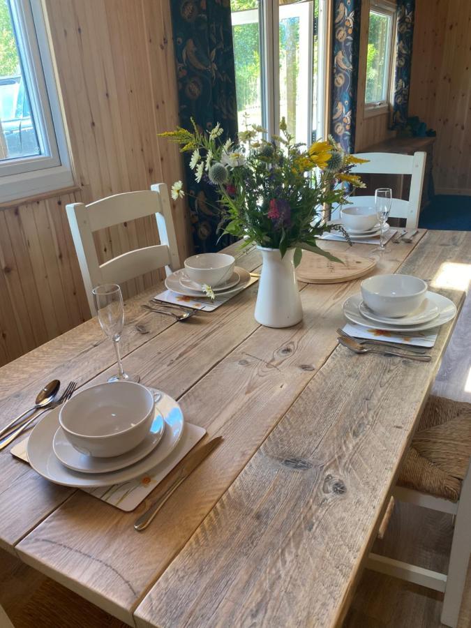 Kingfisher Cabin - Wild Escapes Wrenbury Off Grid Glamping - Ages 12 And Over Baddiley 외부 사진
