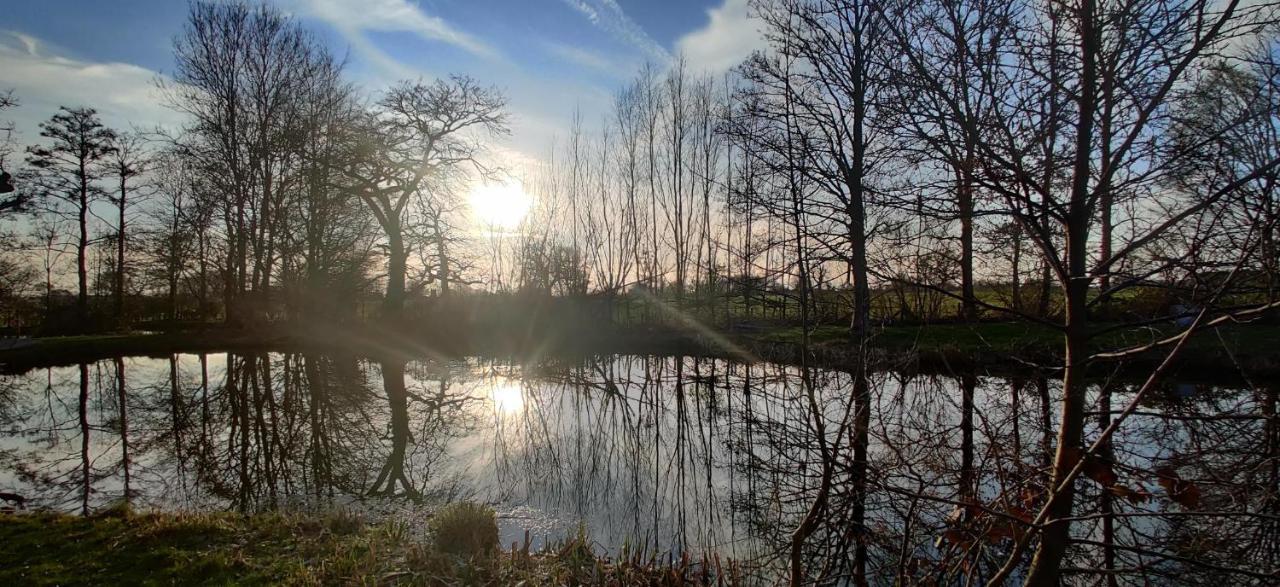 Kingfisher Cabin - Wild Escapes Wrenbury Off Grid Glamping - Ages 12 And Over Baddiley 외부 사진