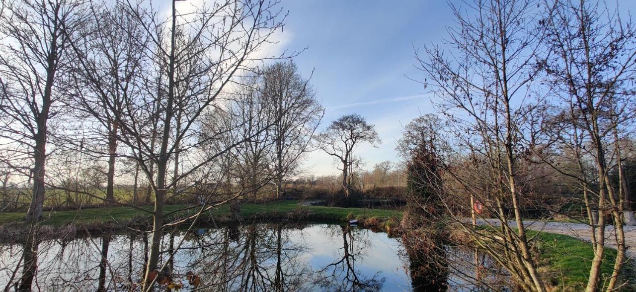 Kingfisher Cabin - Wild Escapes Wrenbury Off Grid Glamping - Ages 12 And Over Baddiley 외부 사진